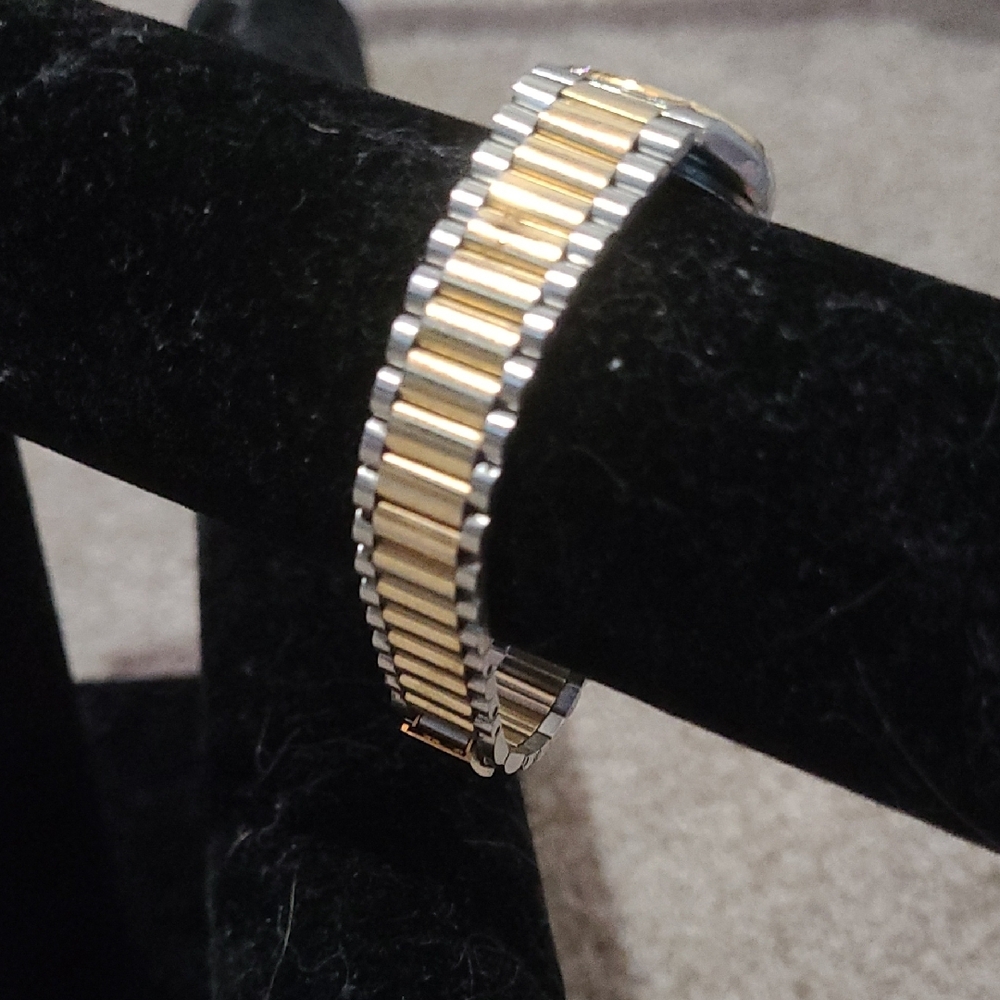Seiko Silver and Gold Tone Watch - Picture 3 of 7